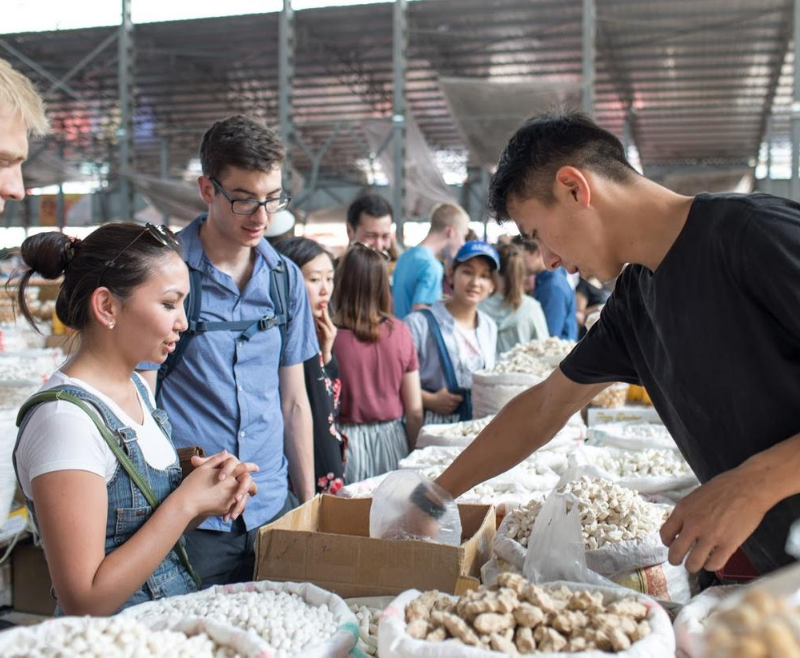 Shop for local goods in Central Asia at bazaars - Russian for Tourists